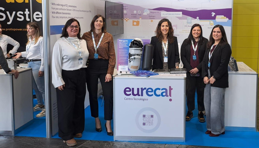 Stand de Eurecat en la EHEC donde puedo verse, entre otros, un dep�sito de almacenamiento de H2 con propiedades de permeabilidad mejorada...
