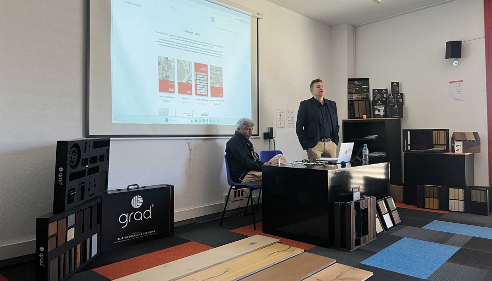 Eloi Linares y Humbert Albiach, durante un momento de la presentaci�n de las soluciones para pavimentos y revestimientos de Mausa...