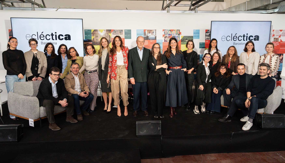 Foto de familia de arquitectos, interioristas y personalidades vinculadas a las artes...