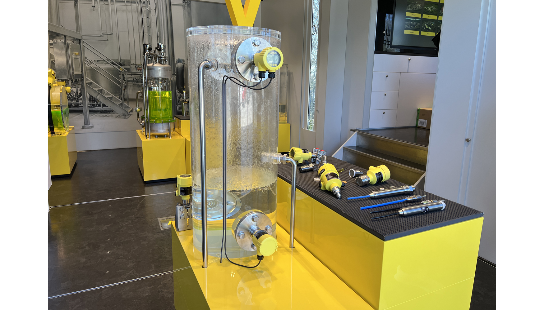 Equipos de VEGA mostrados en la exposici�n itinerante