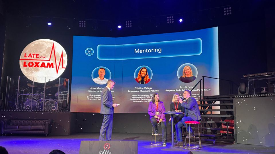 Mesa redonda sobre mentoring composta por Jos� Mar�a Sevilla, diretor da �rea da Catalunha, Cristina Vallejo, respons�vel de Maquinaria Ligeira...