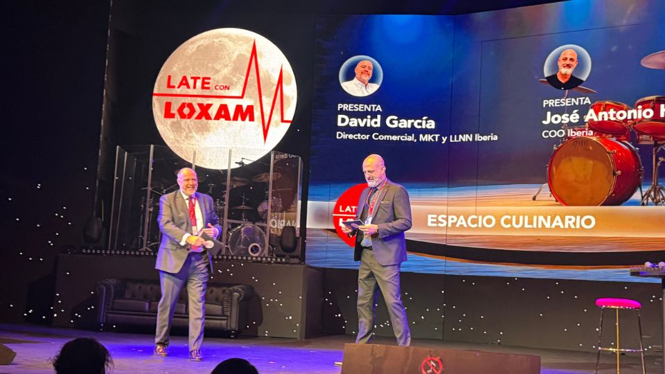 David Garc�a (� esquerda), diretor comercial, de marketing e linhas de neg�cio na Loxam Ib�ria, e Jos� Antonio Huertas, diretor de Opera��es...