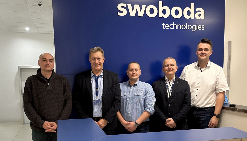Equipo del proyecto con representantes de Swoboda y Wittmann Battenfeld CZ