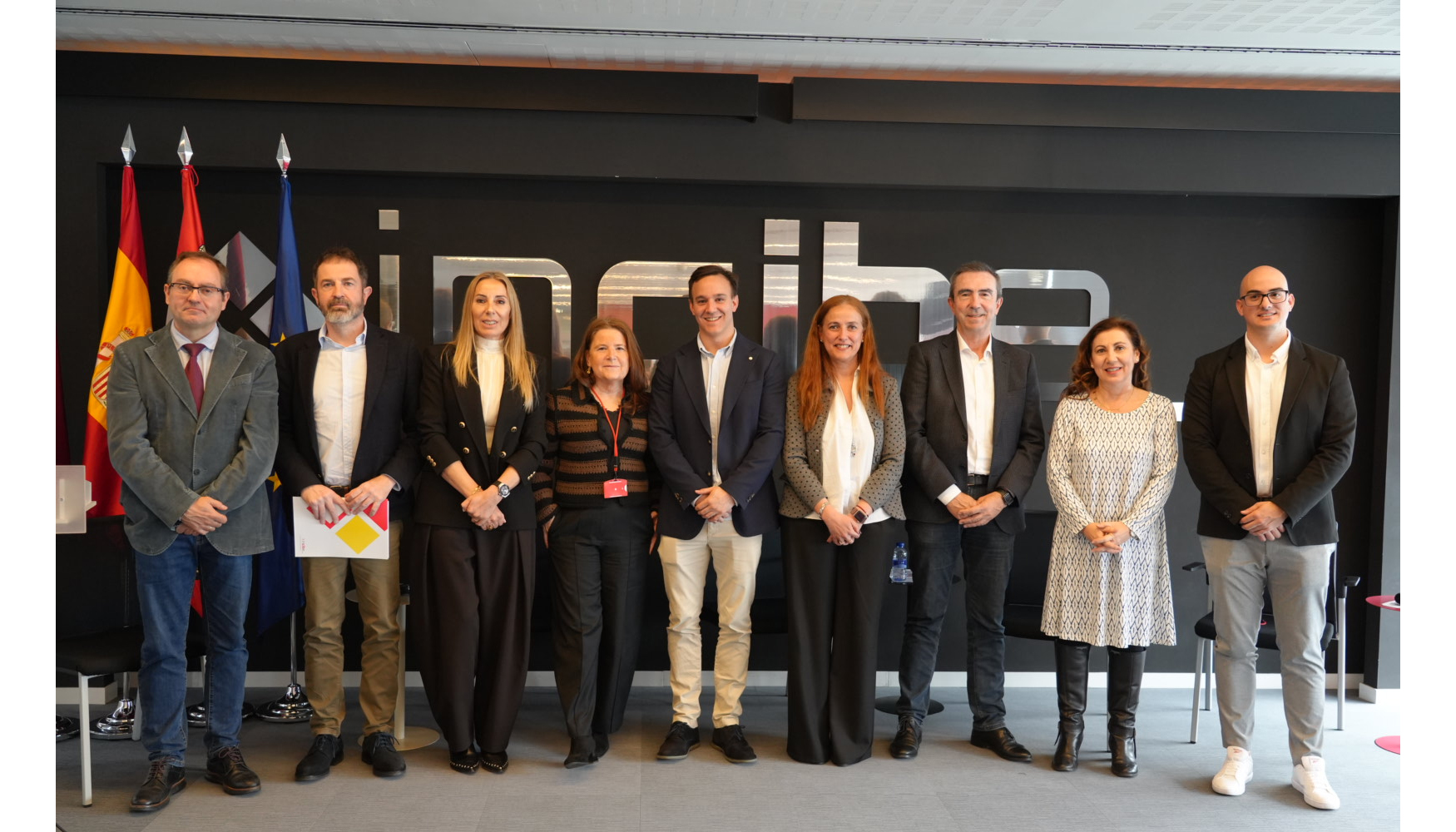 Foto de familia de los participantes en la jornada