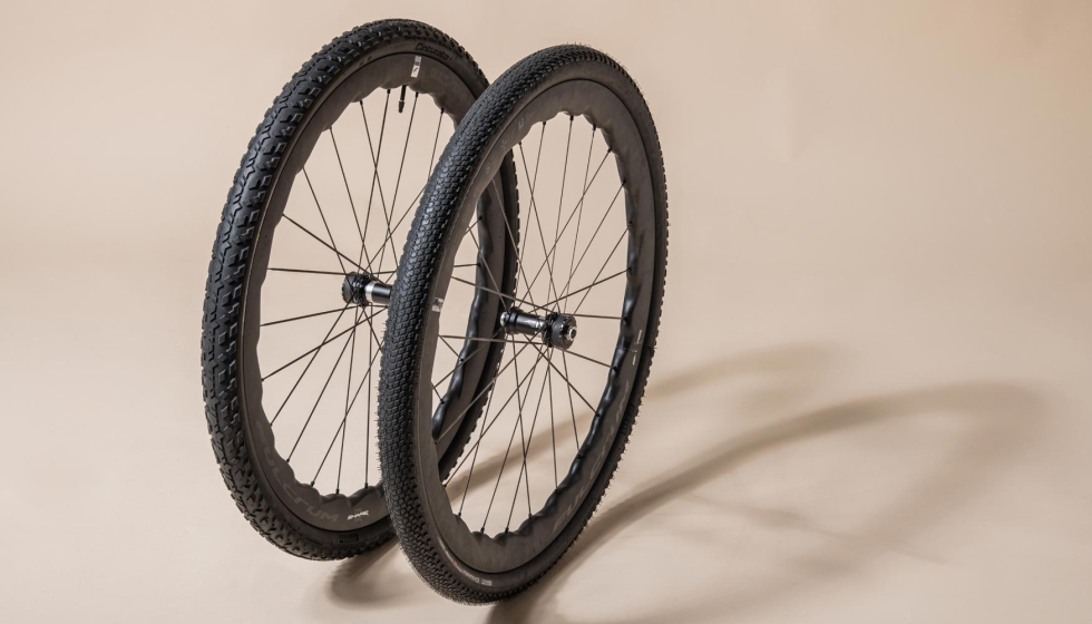 Pirelli Cinturato Gravel M (izquierda) y H (derecha)
