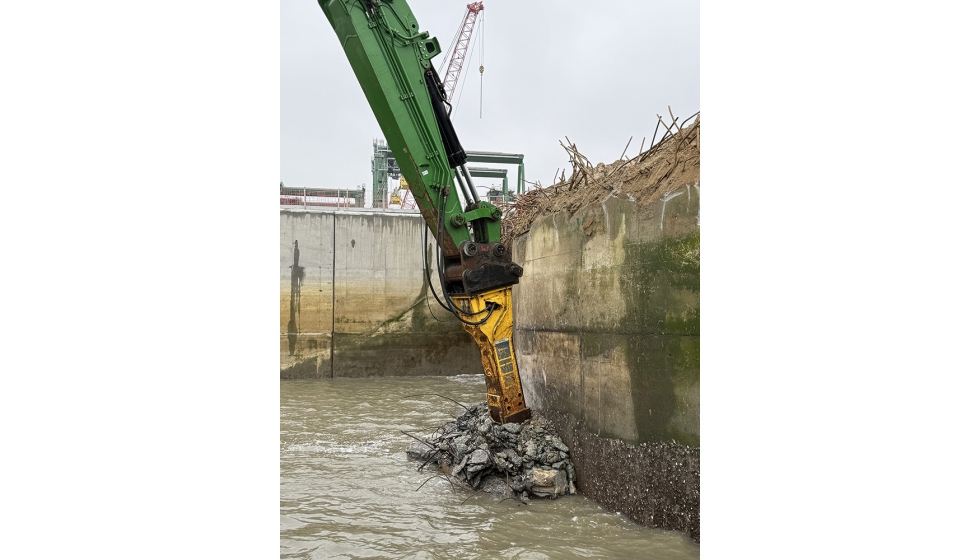 Trabalhos com o martelo Epiroc HB 7000