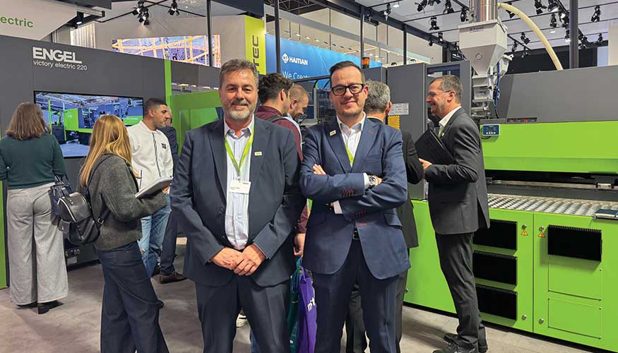 Daniel Vizuete y Enrique Navarro,esponsable de Ventas para el sector Packaging, en la pasada edici�n de la K