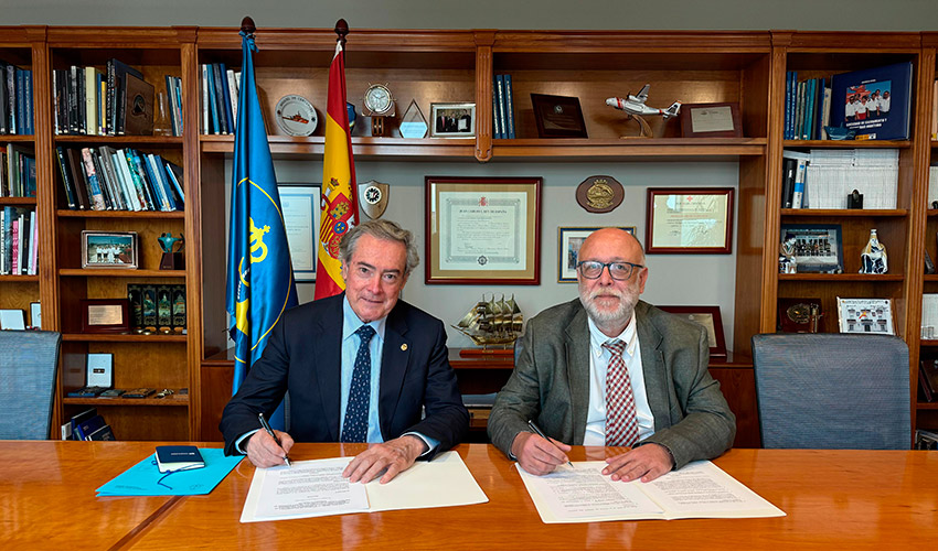 Antonio Crucelaegui, director de la ETSIN, y Jos� Luis Garc�a Lena, director de SASEMAR,