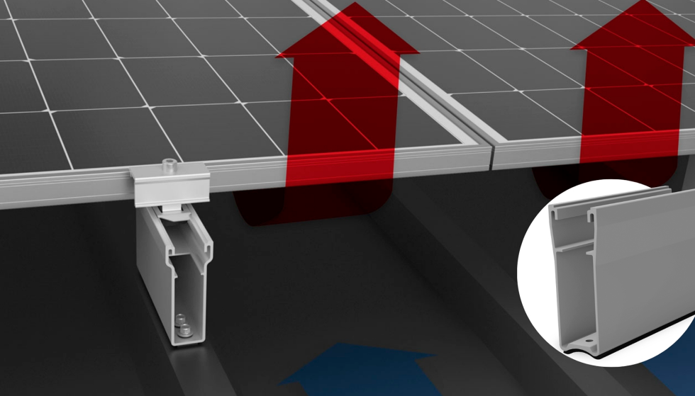 El nuevo MultiRail High ofrece una altura de 100 mm, aumentando significativamente la distancia entre el m�dulo y el tejado...