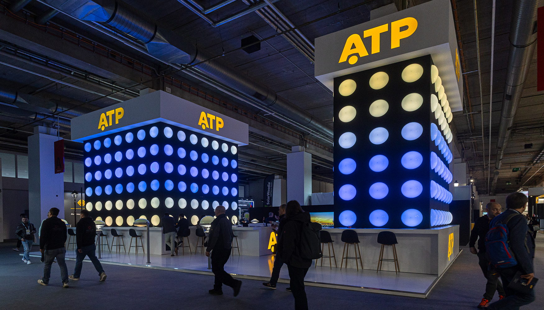 La puesta en escena del stand de ATP Iluminaci�n combin� dise�o y tecnolog�a Color...