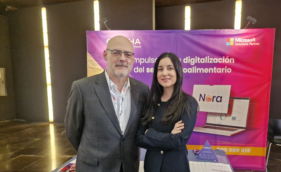 Jos� Manuel �lvarez, Secretario General de ACCOE, y Carolina Mar�n, directora de Marketing de Orisha Agrifood Ib�rica
