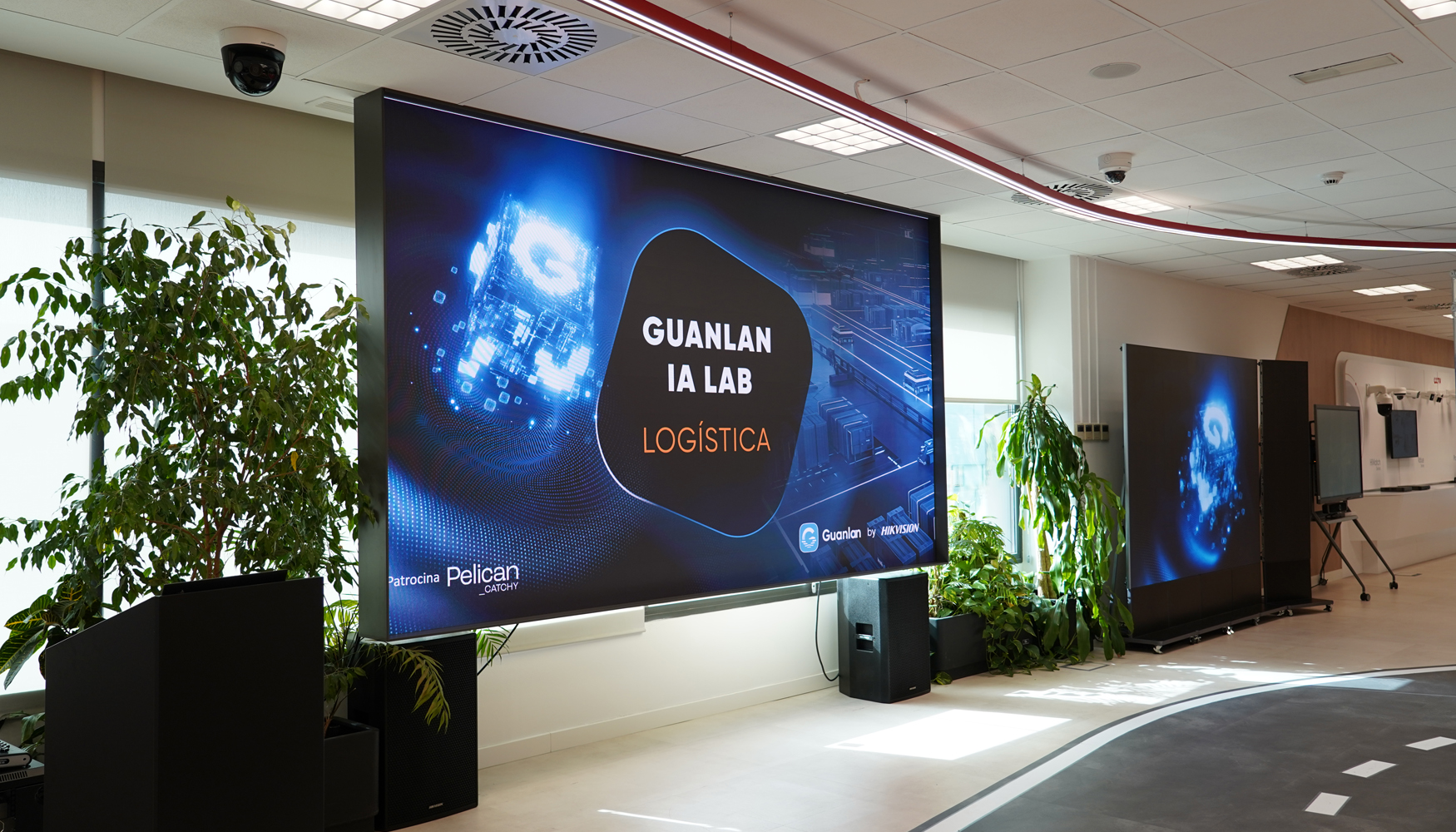 En un reciente encuentro organizado por Hikvision en Madrid, m�s de 30 directores de seguridad del sector log�stico pudieron interactuar con Guanlan...