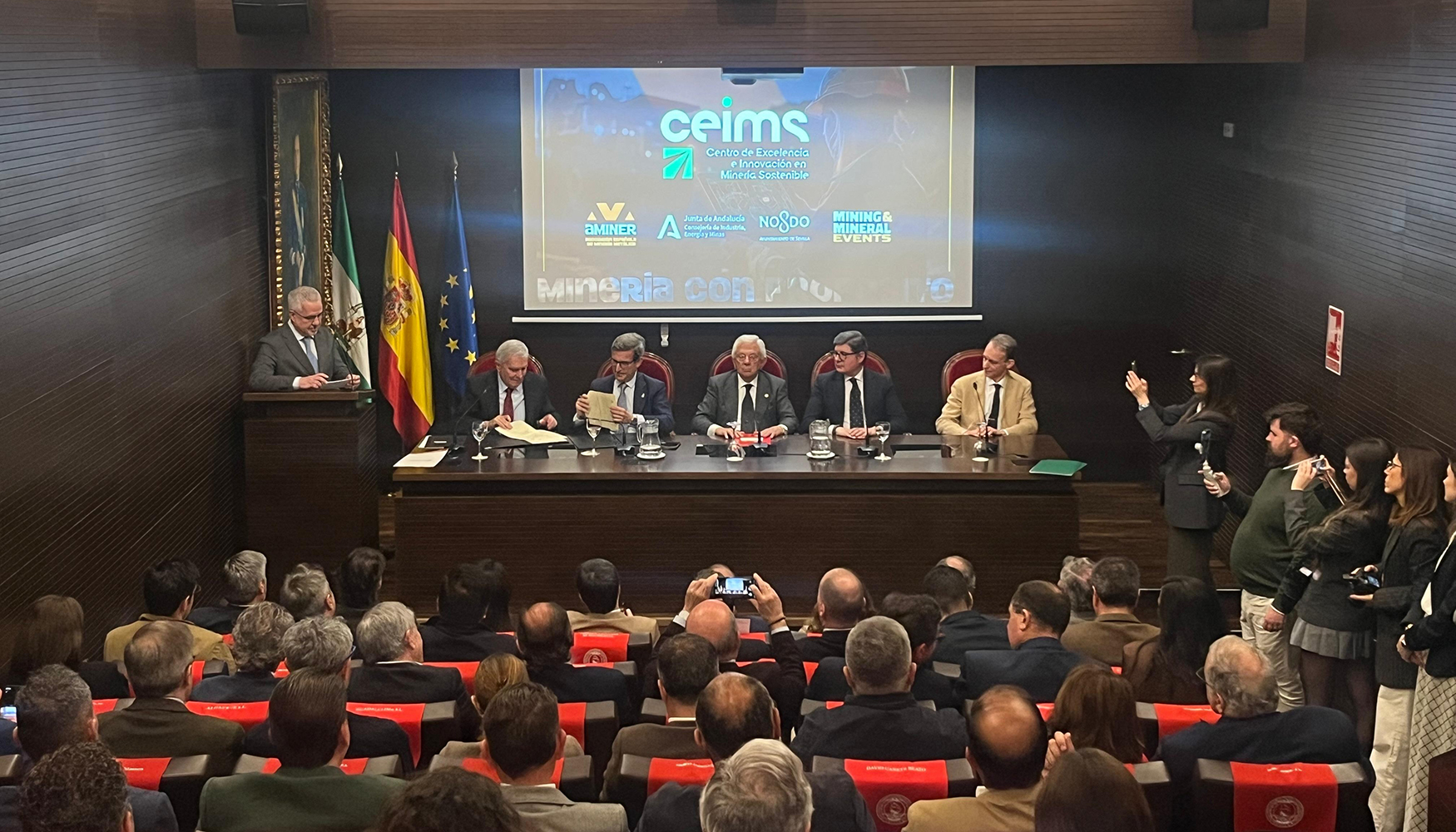 Firma del protocolo entre Aminer y la Consejer�a de Industria, Energ�a y Minas de la Junta de Andaluc�a