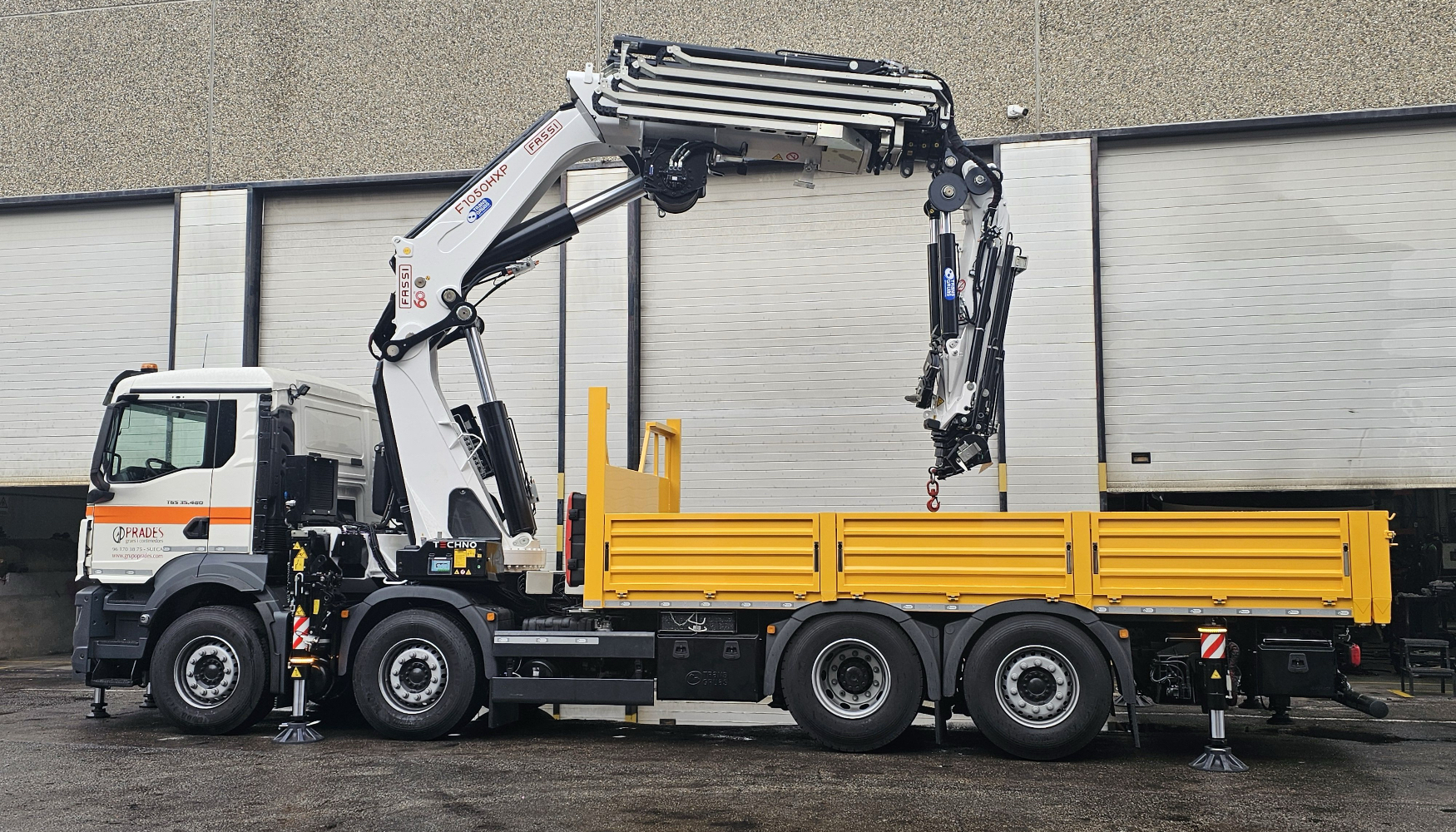 Gr�a F1050 entregada a Grues i Contenidors Prades