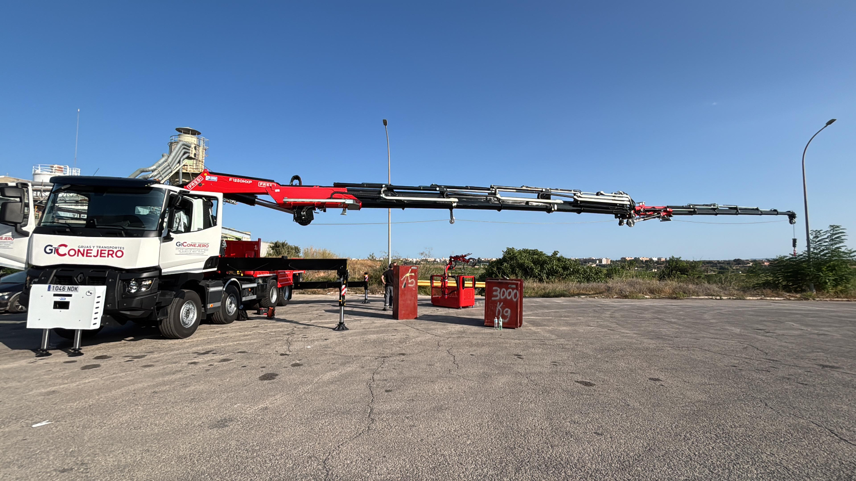 Gr�a F1250 Conejero entregada a Gr�as y Transportes Conejero