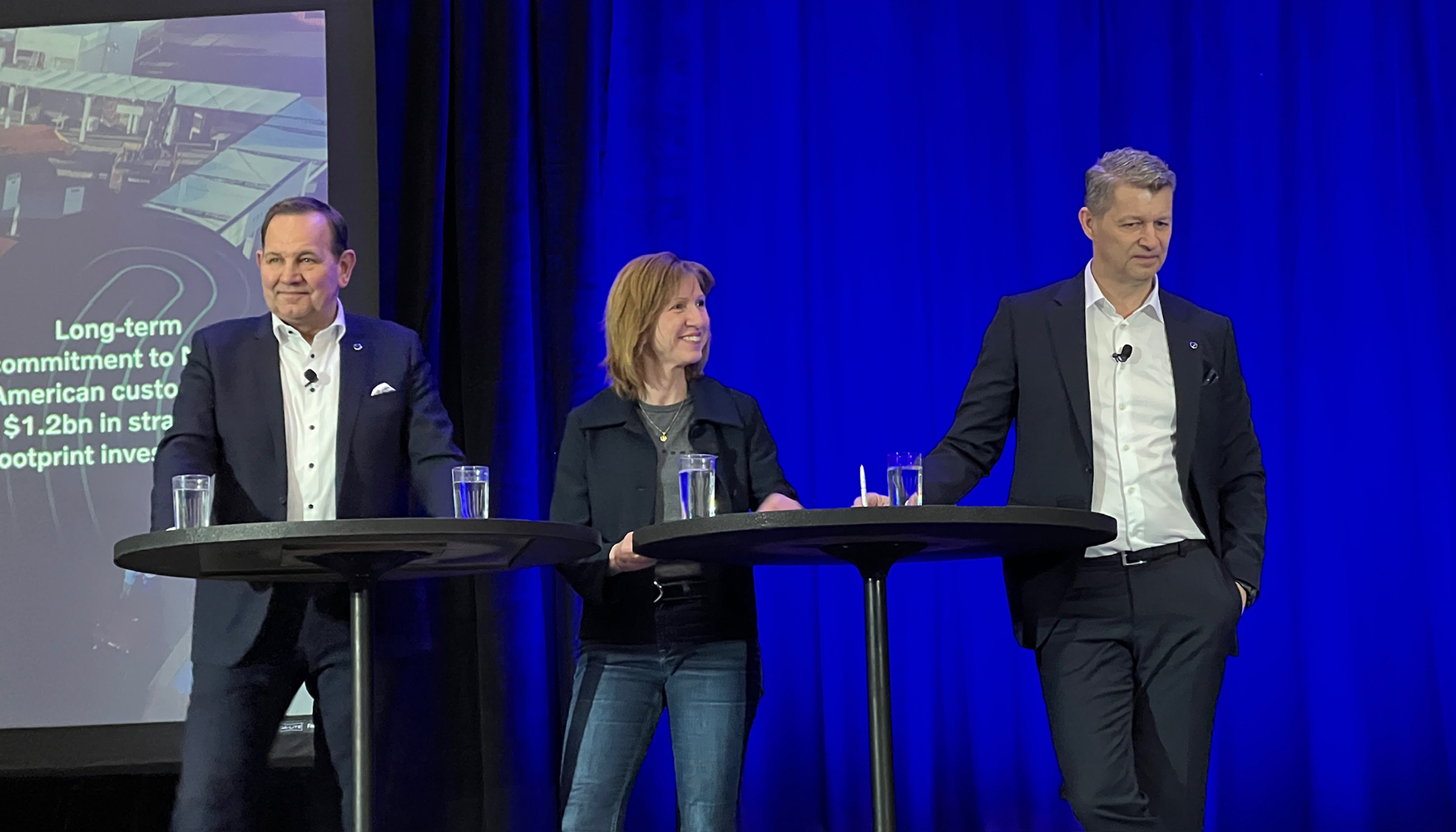 De izquierda a derecha...