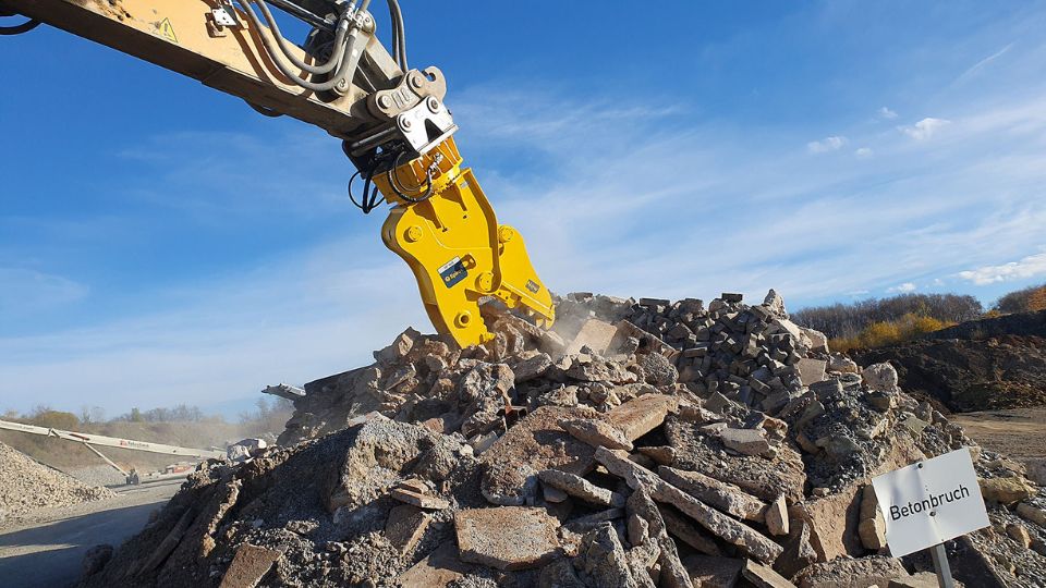 Pulverizador de demoli��o DB 1820 com Hatcon