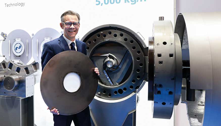 Markus Huber-Lindinger, managing director of Erema presents the new LF 812 laser filter on the Erema stand at K 2025. Photo credits: Erema GmbH...