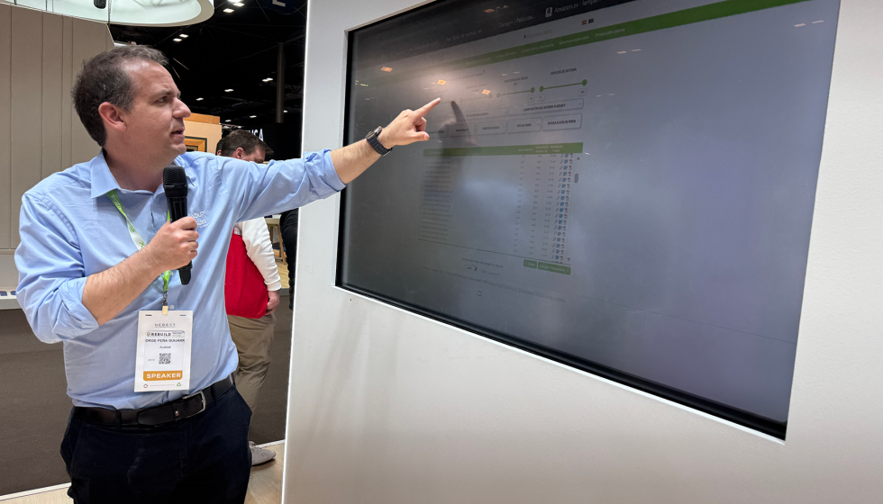 Jorge Pe�a, responsable de asistencia t�cnica de Pladur�, explic� las mejoras de su selector de Sistemas