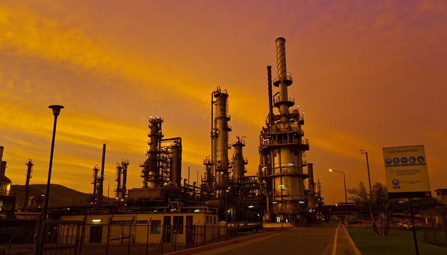 El informe apunta como la reducci�n de la demanda de combustibles f�siles supondr� el declive econ�mico en las regiones m�s dependientes de estas...