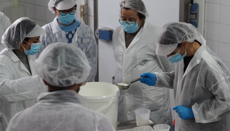 Alumnos del curso de �Control e Inspecci�n de Industrias L�cteas� del Ifapa