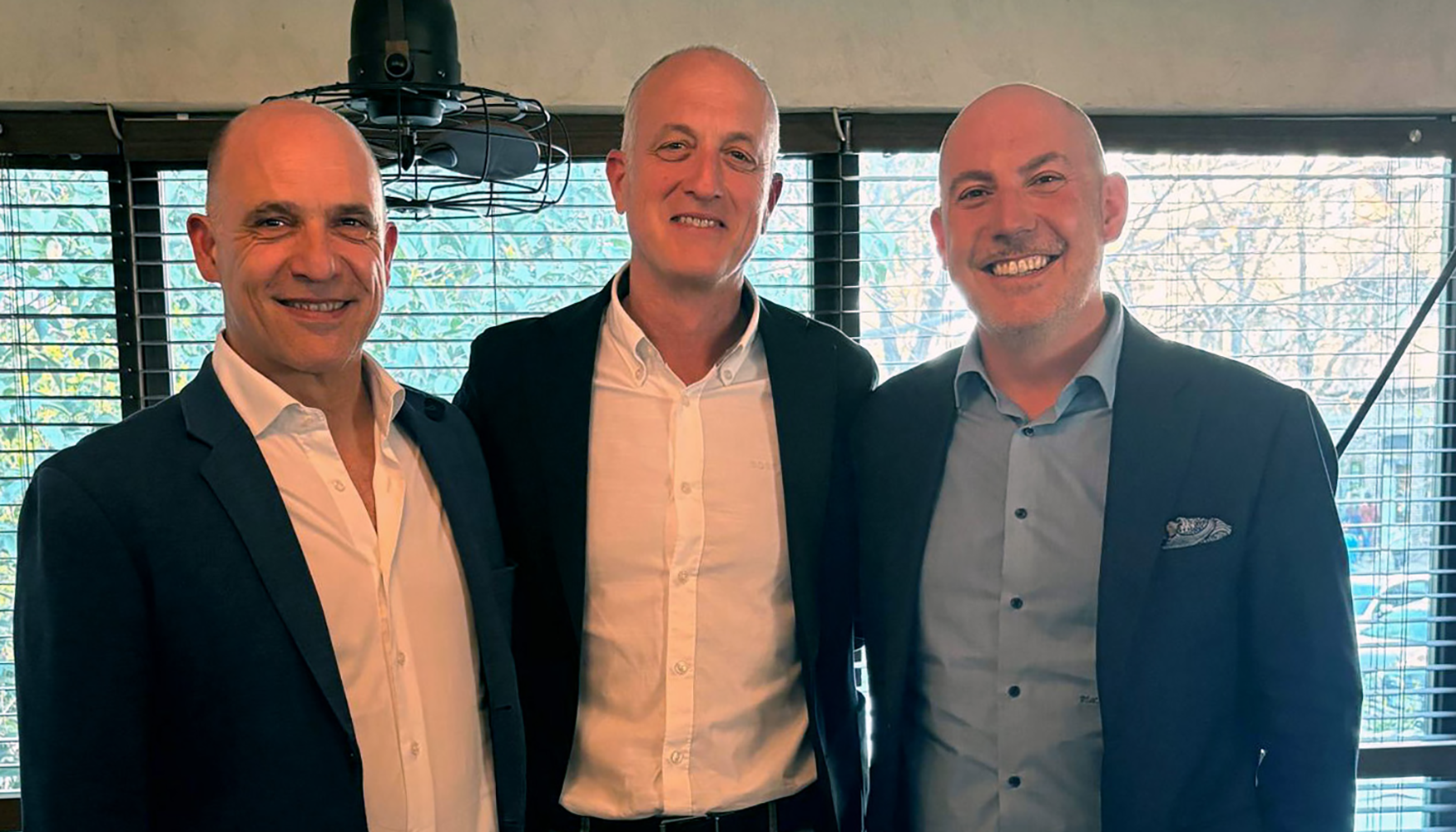 De izquierda a derecha...