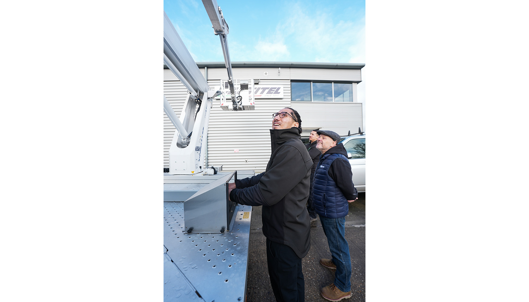 Lawrence-Thor Stephen, fundador y CEO de Thor's Trees, y Greg Moore, responsable de ventas para Reino Unido e Irlanda de Multitel Pagliero...