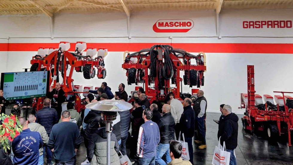 Jornada formativa a profesionales de la agricultura en el Full Line Store de MASCHIO GASPARDO en Ferreras Comercial Agraria (Le�n)...