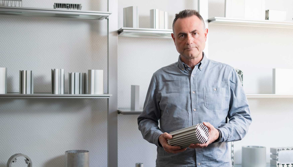 Francisco Cobos, director del Departamento T�cnico de Extrual