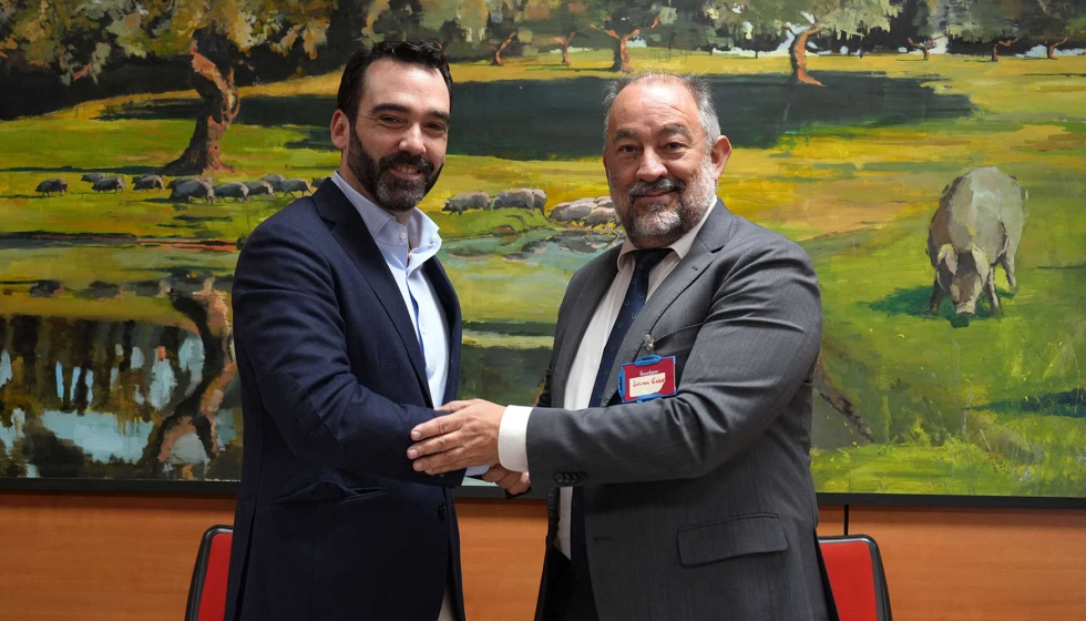 El rector de la universidad regional, Juli�n Garde, y el consejero delegado de Incarlopsa, Jes�s Loriente