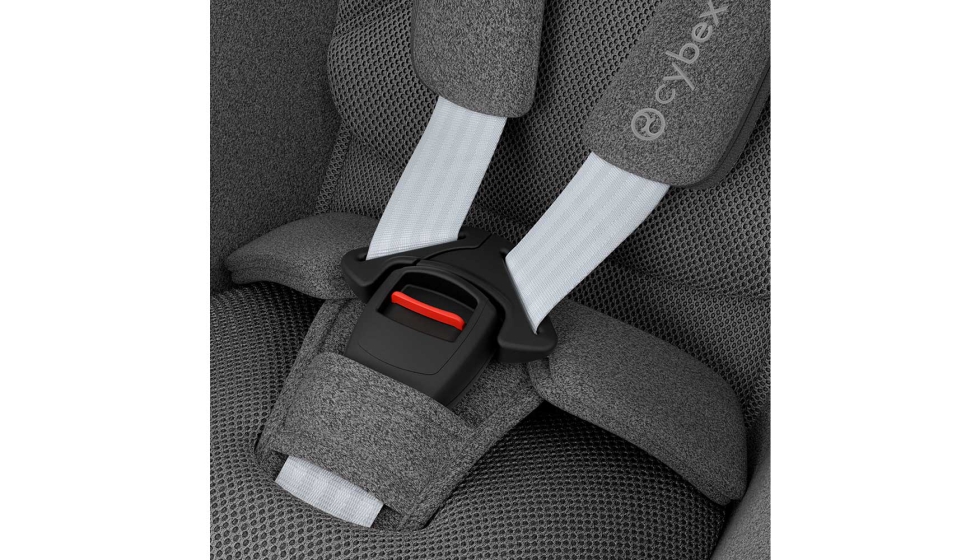 La mayor�a de las sillas de coche de Cybex, como el modelo Sirona Ti, incorporan un pr�ctico sistema de arn�s one-pull...