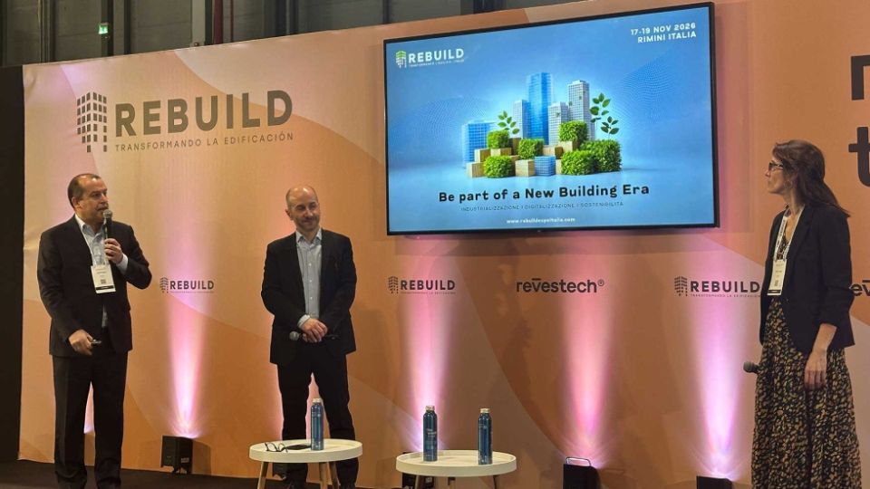 Albert Planas, diretor da Nebext, e Gemma Traveria, diretora da Rebuild, durante a apresenta��o da Rebuild It�lia