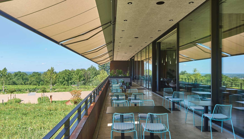 Los toldos de markilux, en colores en concordancia con la arquitectura de la edificaci�n...