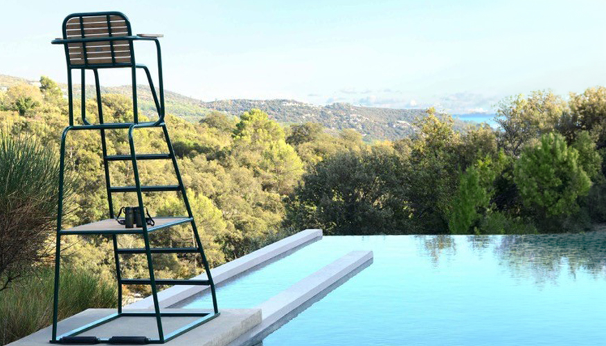 La colecci�n incluye una silla de �rbitro �nica, dise�ada para ofrecer la mejor visibilidad desde arriba y acompa�ar al banco de jugadores...