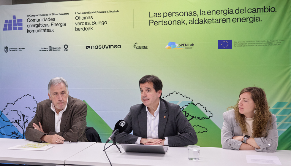 El alcalde de Pamplona, Joseba Asiron; consejero de Industria y Transici�n Ecol�gica y Digital Empresarial...