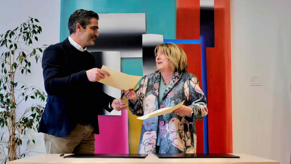 El protocolo fue firmado por el consejero delegado de Lamusa y Servicios, Jorge Sebasti�n Sopena Porta, y la consejera de Educaci�n...