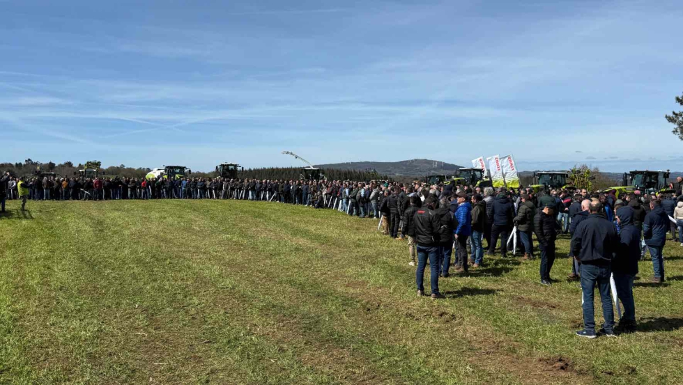 Foto de grupo con los asistentes al evento