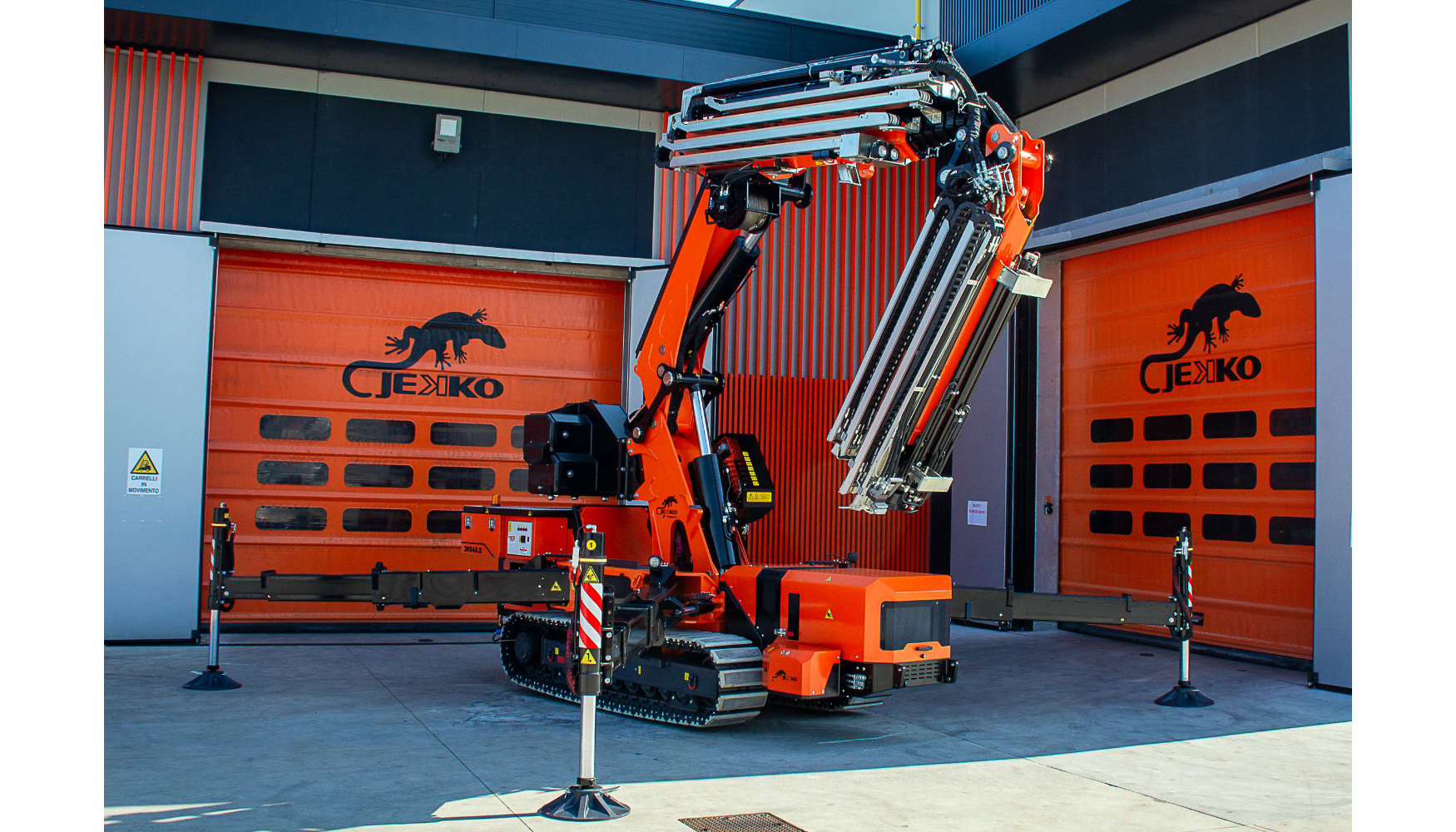 Gr�a articulada sobre orugas JF545.2.