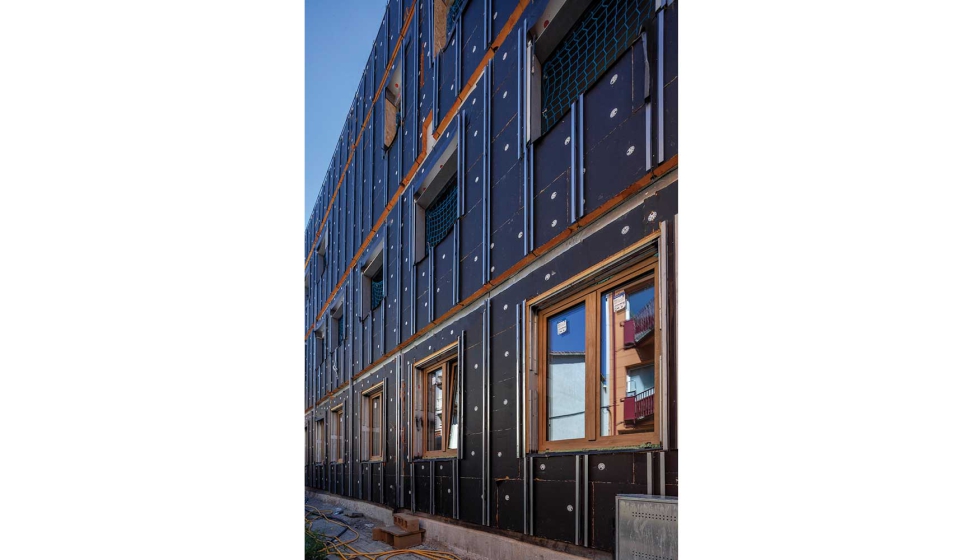 Los sistemas de Deceuninck alcanzan niveles elevados en los ensayos EAV, con resultados Clase 4 en permeabilidad al aire...