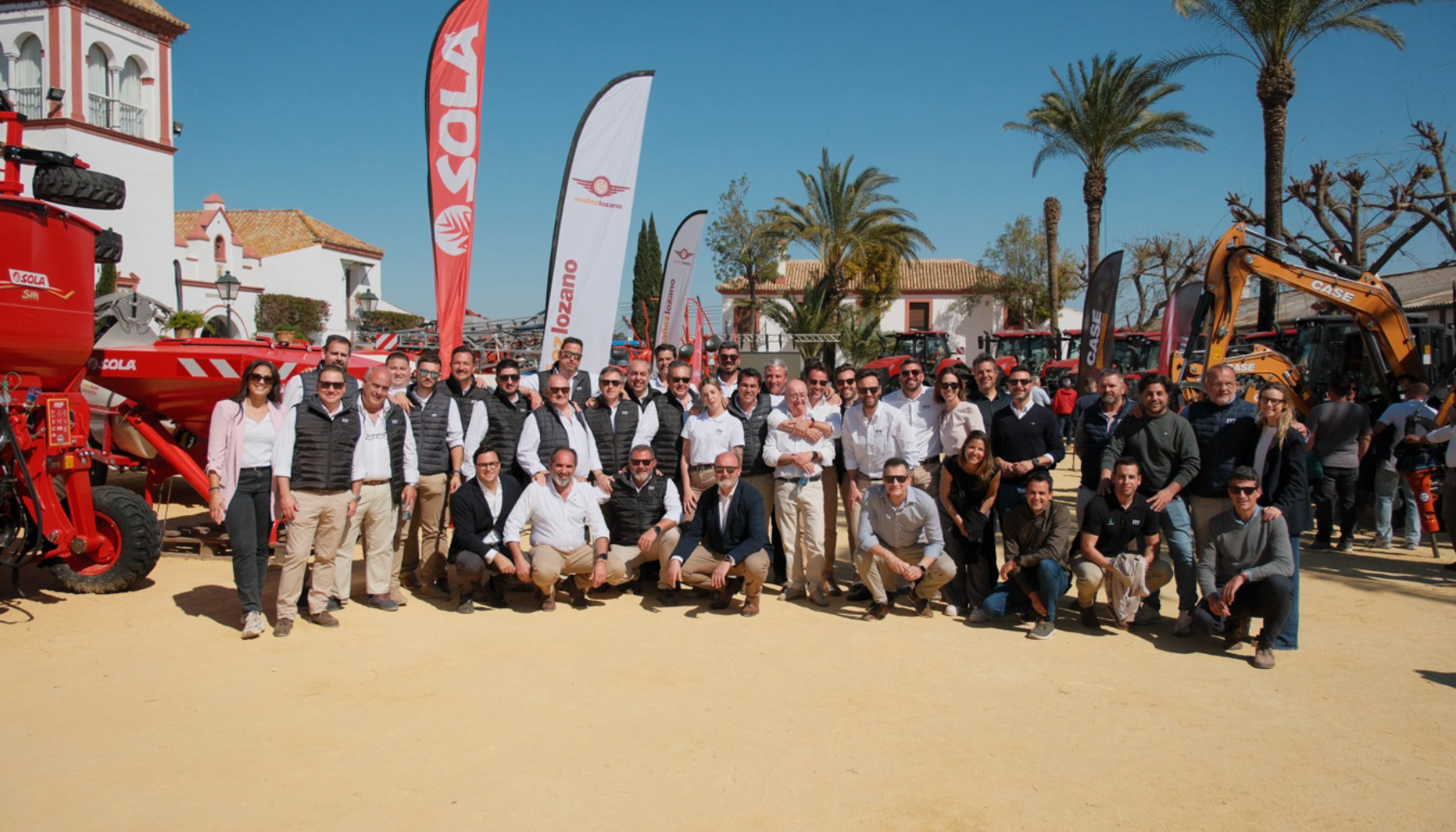 Foto de familia con algunos de los participantes en la jornada