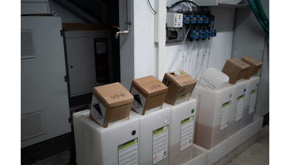 CHEM-IN-A-BOX, AUWA presenta un embalaje �bag-in-box� de diez litros para productos qu�micos de lavado y cuidado...
