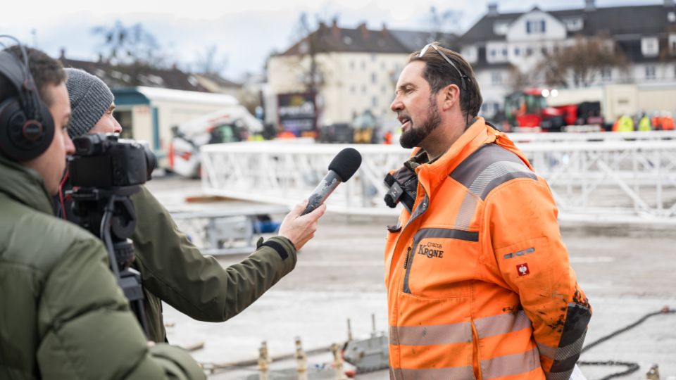 �Estamos noutro n�vel�, afirma Martin Lacey-Krone. �Antes, cravar as ancoragens demorava muito tempo...