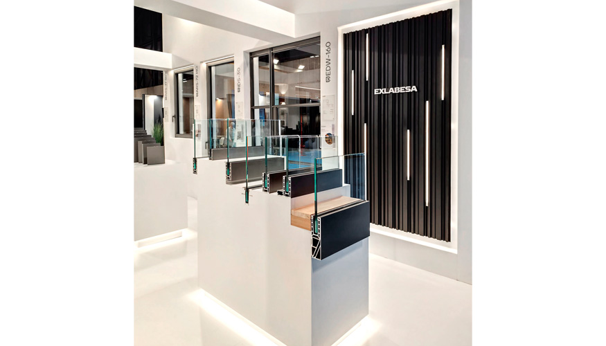 Glass Rail PRO e EDW-160 refor�am o valor das solu��es para exteriores. � Exlabesa Building Systems