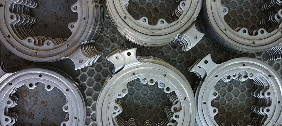 Prensas sincronizadas da Aotto modernizadas com IPC Beckhoff e EtherCAT, atingindo maior throughput e integra��o de sensores...