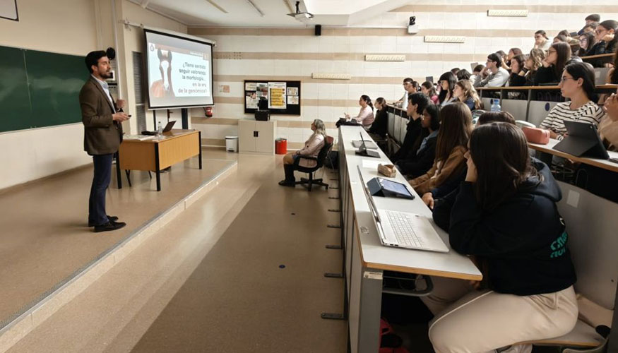 Seminario impartido por Manuel Luque en la Universidad de C�rdoba