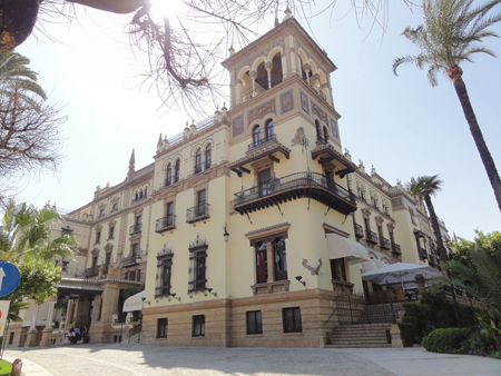 Vista exterior del Hotel Alfonso XIII en Sevilla