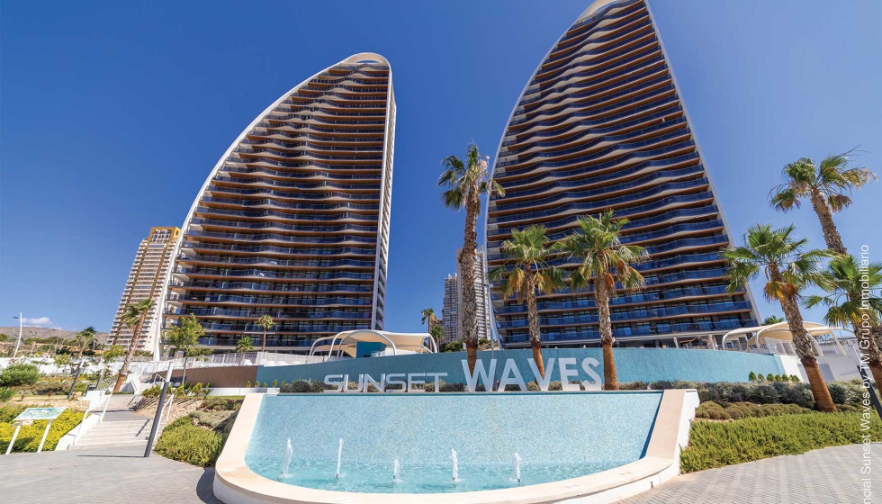 Sunset Waves en Benidorm cuenta con 28 pisos equipados con sistemas deslizantes VEKA EKOSOL y practicables SOFTLINE 70
