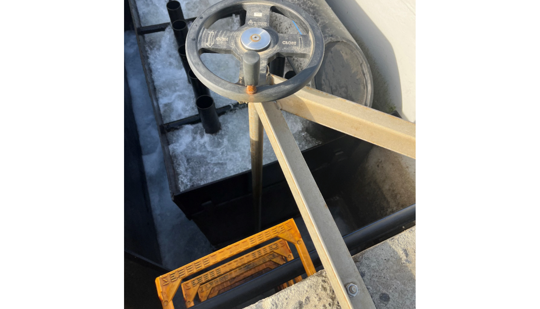 Los pelda�os se utilizan cada 6 meses para acceder a las c�maras y realizar tareas de limpieza