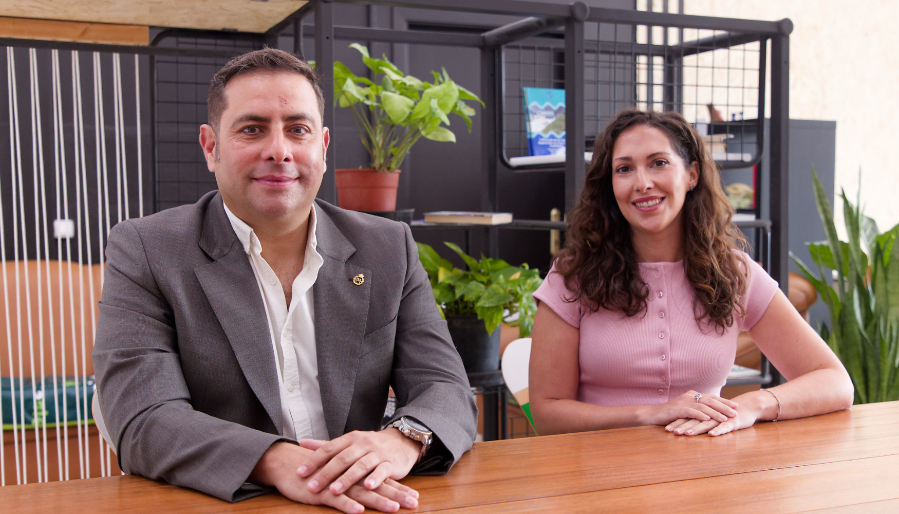 Juan Carlos Santamarta, catedr�tico de la Universidad de La Laguna, y Noelia Cruz P�rez, profesora de la Universidad de La Laguna...