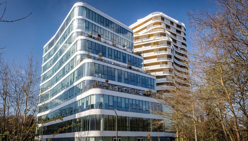 Ya a primera vista, la fachada define el aspecto del Emblem y le confiere una fuerte presencia en el paisaje urbano de Lille. Foto: Tony Masclet...